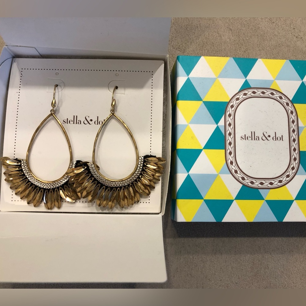 Stella & Dot Chandelier earrings